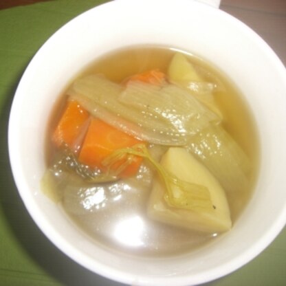 いつもコンソメスープを作りがちなんですが、中華スープもいいですね！
ごま油＆しょうががきいてて美味しかったです☆